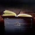 Pulpit z pleksi, mały z IHS i krzyżem - GMD P001K - Dewocjonalia P.H. Jakóbczak - Katolicki sklep liturgiczny i hurtownia