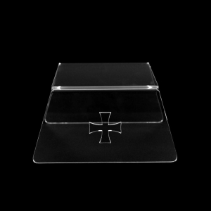 Tron z pleksi, mały z krzyżem