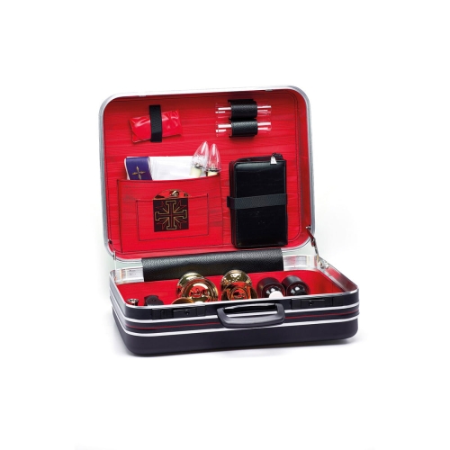 Walizka z wyposażeniem liturgicznym 