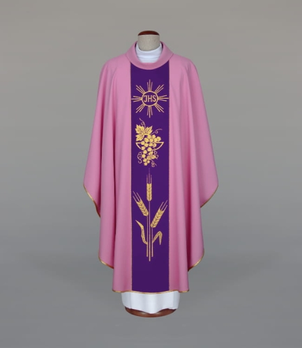 bb6bb0a65f4c137e12003531b583ebf7 Ornat wykonany z lekkiej, przewiewnej tkaniny, zdobiony tkanym pasem