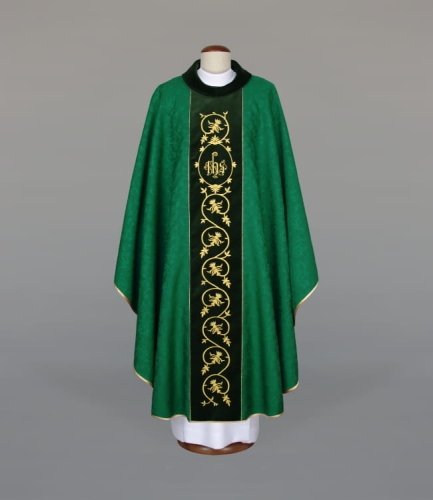 2c7dc8bc0f1ce4bebf25093371b0efbf Ornat zdobiony bogatym haftem, wykonanym na aksamitnym pasie