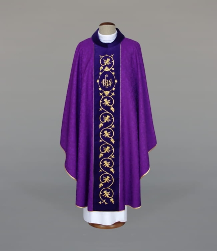 6ec4cfaa39ea38e1a9a87fcc43d00964 Ornat zdobiony bogatym haftem, wykonanym na aksamitnym pasie