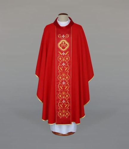 c652352bfeb1ab7559dadc79f1264334 Ornat zdobiony bogatym haftem, wykonanym na atłasowym pasie