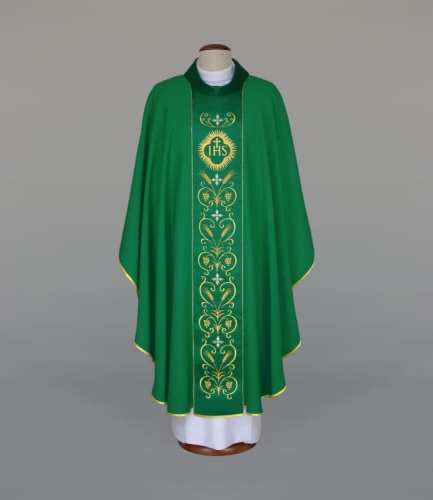 ac1a8a4d86dc975ebd3611abf3a0afb3 Ornat zdobiony bogatym haftem, wykonanym na atłasowym pasie