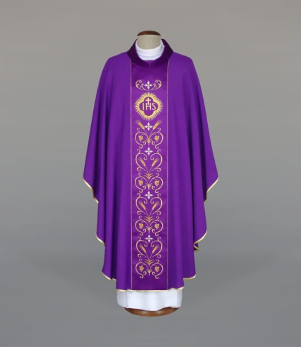 8a7f4a3f9827293235b5cea649def6dd Ornat zdobiony bogatym haftem, wykonanym na atłasowym pasie