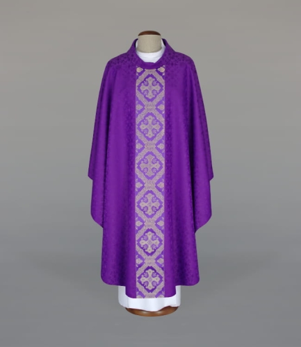 1d74f24e45a1d00a57a0a1418b8d7e0c Ornat zdobiony eleganckim tkanym pasem