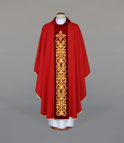 103222595500aa1ae86fd0f8a020f521 Ornat zdobiony bogatym haftem, wykonanym na aksamitnym pasie