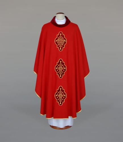 94310be1b3f4fd8f86e3f9ec52d83d47 Ornat zdobiony kombinacją haftu i aksamitnych aplikacji