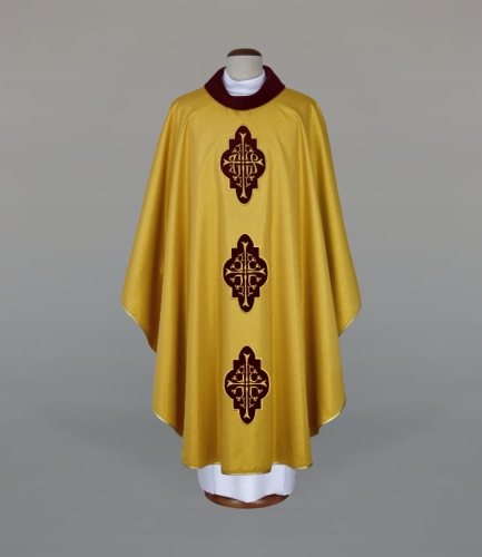 c38d3de0dac555b49680ee1ce5711aa7 Ornat zdobiony kombinacją haftu i aksamitnych aplikacji