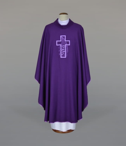 7f4107c1c3d16fee192cf28711231778 Ornat zdobiony nowoczesnym haftem