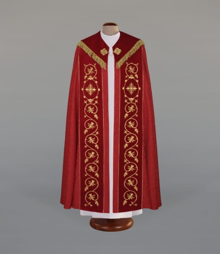 Kapa wykonana z adamaszkowej tkaniny, zdobiona bagatymi pasami i kołnierzem - ALBP 2-091-22 - Dewocjonalia P.H. Jakóbczak - Katolicki sklep liturgiczny i hurtownia