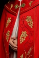 Kapa liturgiczna czerwona z haftem IHS i motywem winorośli - KKP/001/02 - HAF KKP/001/02/20 - Dewocjonalia P.H. Jakóbczak - Katolicki sklep liturgiczny i hurtownia