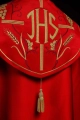 Kapa liturgiczna czerwona z haftem IHS i motywem winorośli - KKP/001/02 - HAF KKP/001/02/20 - Dewocjonalia P.H. Jakóbczak - Katolicki sklep liturgiczny i hurtownia