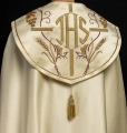 Kapa liturgiczna ecru z haftem IHS i motywem winorośli - KKP/001/05 - HAF KKP/001/05/20 - Dewocjonalia P.H. Jakóbczak - Katolicki sklep liturgiczny i hurtownia