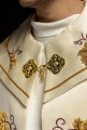 Kapa liturgiczna ecru z haftem IHS i motywem winorośli - KKP/001/05 - HAF KKP/001/05/20 - Dewocjonalia P.H. Jakóbczak - Katolicki sklep liturgiczny i hurtownia