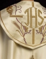 Kapa liturgiczna ecru z haftem IHS i motywem winorośli - KKP/001/05 - HAF KKP/001/05/20 - Dewocjonalia P.H. Jakóbczak - Katolicki sklep liturgiczny i hurtownia