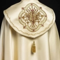 Kapa liturgiczna ecru z wypukłym haftem IHS - KKP/004/05 - HAF KKP/004/05/20 - Dewocjonalia P.H. Jakóbczak - Katolicki sklep liturgiczny i hurtownia