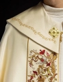 Kapa liturgiczna ecru z wypukłym haftem IHS - KKP/004/05 - HAF KKP/004/05/20 - Dewocjonalia P.H. Jakóbczak - Katolicki sklep liturgiczny i hurtownia