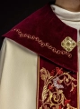 Kapa liturgiczna ecru z haftem IHS na ozdobnym panelu - KKP/004/05 - HAF KKP/004/05/20/PA - Dewocjonalia P.H. Jakóbczak - Katolicki sklep liturgiczny i hurtownia