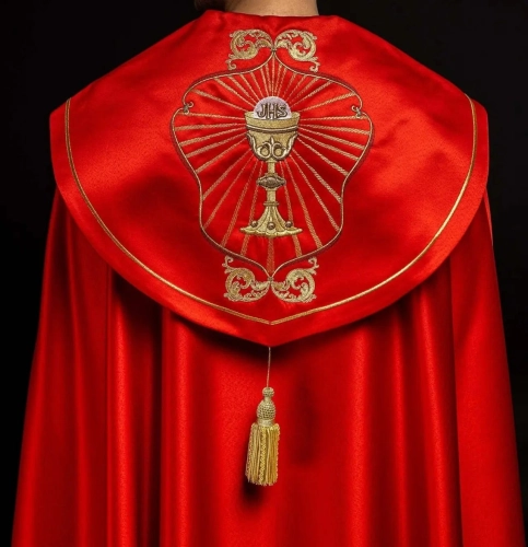 Kapa liturgiczna czerwona z haftem kielicha i IHS - KKP/006/02 - HAF KKP/006/02/20 - Dewocjonalia P.H. Jakóbczak - Katolicki sklep liturgiczny i hurtownia