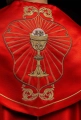 Kapa liturgiczna czerwona z haftem kielicha i IHS - KKP/006/02 - HAF KKP/006/02/20 - Dewocjonalia P.H. Jakóbczak - Katolicki sklep liturgiczny i hurtownia