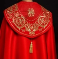 Kapa liturgiczna czerwona z bogatym haftem IHS - KKP/009/02 - HAF KKP/009/02/20 - Dewocjonalia P.H. Jakóbczak - Katolicki sklep liturgiczny i hurtownia