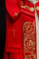 Kapa liturgiczna czerwona z bogatym haftem IHS - KKP/009/02 - HAF KKP/009/02/20 - Dewocjonalia P.H. Jakóbczak - Katolicki sklep liturgiczny i hurtownia