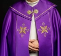 Kapa liturgiczna fioletowa z haftem IHS - KKP/023/03 - HAF KKP/023/03/20 - Dewocjonalia P.H. Jakóbczak - Katolicki sklep liturgiczny i hurtownia