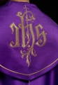 Kapa liturgiczna fioletowa z haftem IHS - KKP/023/03 - HAF KKP/023/03/20 - Dewocjonalia P.H. Jakóbczak - Katolicki sklep liturgiczny i hurtownia
