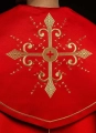 Kapa liturgiczna czerwona z haftem złotego krzyża - KKP/024/02 - HAF KKP/024/02/20 - Dewocjonalia P.H. Jakóbczak - Katolicki sklep liturgiczny i hurtownia