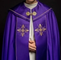 Kapa liturgiczna fioletowa z haftem złotego krzyża - KKP/024/03 - HAF KKP/024/03/20 - Dewocjonalia P.H. Jakóbczak - Katolicki sklep liturgiczny i hurtownia