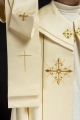 Kapa liturgiczna ecru z haftem złotego krzyża - HAF KKP/024/05/20 - Dewocjonalia P.H. Jakóbczak - Katolicki sklep liturgiczny i hurtownia