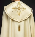 Kapa liturgiczna ecru z haftem złotego krzyża - HAF KKP/024/05/20 - Dewocjonalia P.H. Jakóbczak - Katolicki sklep liturgiczny i hurtownia