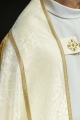 Kapa rzymska ecru z tłoczonego żakardu - KKP/159/05 - HAF KKP/159/05/83 - Dewocjonalia P.H. Jakóbczak - Katolicki sklep liturgiczny i hurtownia