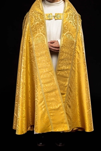 Kapa rzymska złota z tłoczonego żakardu - KKP/159/12 - HAF KKP/159/12/83 - Dewocjonalia P.H. Jakóbczak - Katolicki sklep liturgiczny i hurtownia