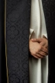 Kapa liturgiczna czarna z haftem złotego krzyża - KKP/225/07 - HAF KKP/225/07/20 - Dewocjonalia P.H. Jakóbczak - Katolicki sklep liturgiczny i hurtownia