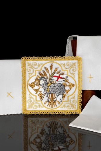 Komplet kielichowy bawełniany z haftowanym motywem Baranka Paschalnego w kolorze czerwonym - KK/5007 - HAF KK/5007 - Dewocjonalia P.H. Jakóbczak - Katolicki sklep liturgiczny i hurtownia