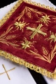 Komplet kielichowy aksamitny z haftowanym motywem kielicha eucharystycznego w kolorze czerwonym - KK/5001/C1 - HAF KK/5001/C1 - Dewocjonalia P.H. Jakóbczak - Katolicki sklep liturgiczny i hurtownia