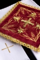 Komplet kielichowy aksamitny z haftowanym motywem kielicha eucharystycznego w kolorze czerwonym - KK/5001/C1 - HAF KK/5001/C1 - Dewocjonalia P.H. Jakóbczak - Katolicki sklep liturgiczny i hurtownia
