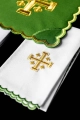 Komplet kielichowy bawełniany z haftowanym motywem Krzyża Jerozolimskiego w kolorze czerwonym - KK/030/01 - HAF KK/030/01 - Dewocjonalia P.H. Jakóbczak - Katolicki sklep liturgiczny i hurtownia