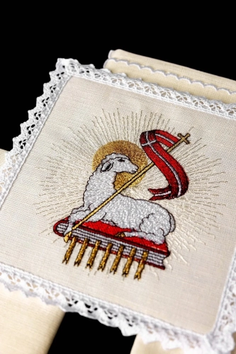 Komplet kielichowy lniany z haftowanym motywem Baranka Paschalnego - KKL/100 - HAF KKL/100 - Dewocjonalia P.H. Jakóbczak - Katolicki sklep liturgiczny i hurtownia