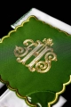 Komplet kielichowy bawełniany z haftowanym motywem IHS w kolorze czerwonym - KK/072/01 - HAF KK/072/01 - Dewocjonalia P.H. Jakóbczak - Katolicki sklep liturgiczny i hurtownia