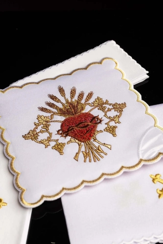 Komplet bielizny kielichowej biały ze złotym i czerwonym haftem Najświętszego Serca Jezusa - HAF KK/167 - Dewocjonalia P.H. Jakóbczak - Katolicki sklep liturgiczny i hurtownia