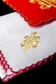Komplet kielichowy bawełniany z haftowanym motywem IHS w kolorze czerwonym - KK/029/02 - HAF KK/029/02 - Dewocjonalia P.H. Jakóbczak - Katolicki sklep liturgiczny i hurtownia