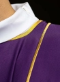 Dalmatyka liturgiczna fioletowa z ozdobnymi pasami i haftem złotego krzyża - KDL/285/03/53/B - HAF KDL/285/03/53/B - Dewocjonalia P.H. Jakóbczak - Katolicki sklep liturgiczny i hurtownia