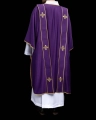 Dalmatyka liturgiczna fioletowa z ozdobnymi pasami i haftem złotego krzyża - KDL/285/03/53/B - HAF KDL/285/03/53/B - Dewocjonalia P.H. Jakóbczak - Katolicki sklep liturgiczny i hurtownia