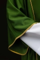 Dalmatyka liturgiczna zielona z ozdobnymi pasami i haftem złotego krzyża - KDL/285/01/53/B - HAF KDL/285/01/53/B - Dewocjonalia P.H. Jakóbczak - Katolicki sklep liturgiczny i hurtownia