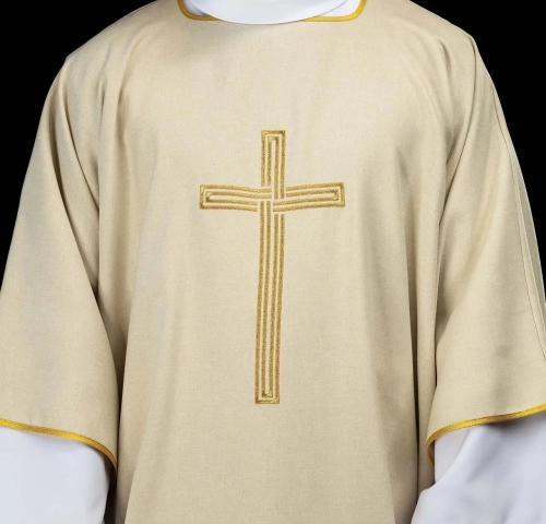 Dalmatyka liturgiczna ecru z haftem złotego krzyża - KDL/393/05/70/D - HAF KDL/393/05/70/D - Dewocjonalia P.H. Jakóbczak - Katolicki sklep liturgiczny i hurtownia