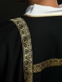 Dalmatyka liturgiczna czarna ze złotymi pasami żakardowymi - KDL/395/07/70/B - HAF KDL/395/07/70/B - Dewocjonalia P.H. Jakóbczak - Katolicki sklep liturgiczny i hurtownia