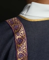 Dalmatyka liturgiczna fioletowa ze złotymi pasami żakardowymi - KDL/395/03/70/B - HAF KDL/395/03/70/B - Dewocjonalia P.H. Jakóbczak - Katolicki sklep liturgiczny i hurtownia